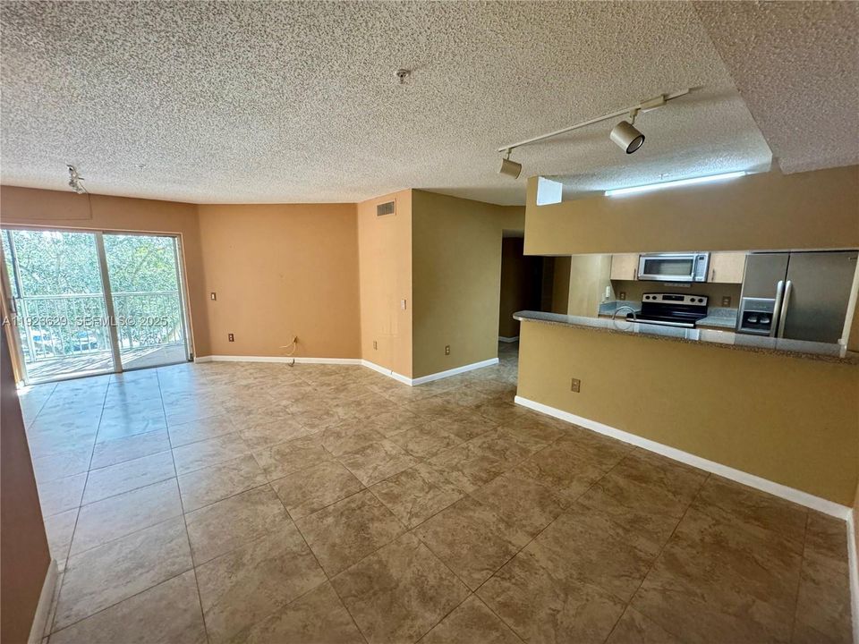 For Sale: $245,000 (3 beds, 2 baths, 1084 Square Feet)