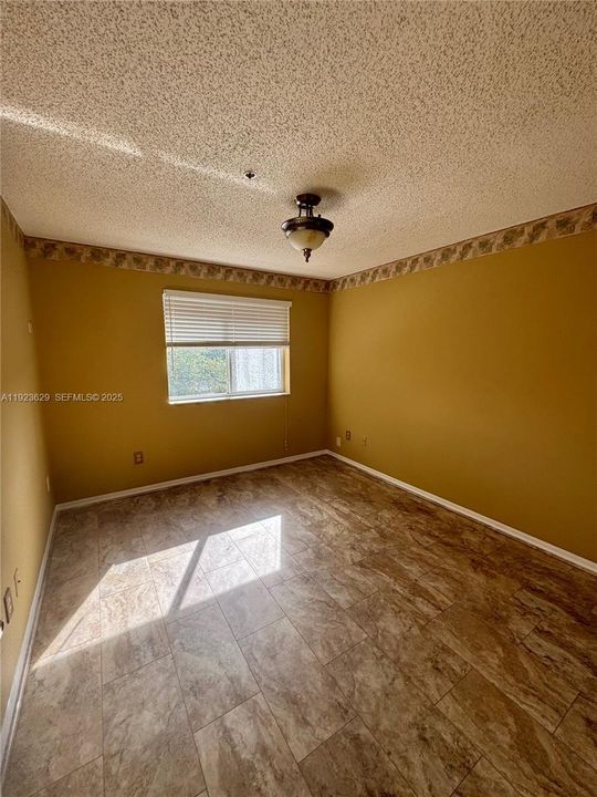 For Sale: $245,000 (3 beds, 2 baths, 1084 Square Feet)