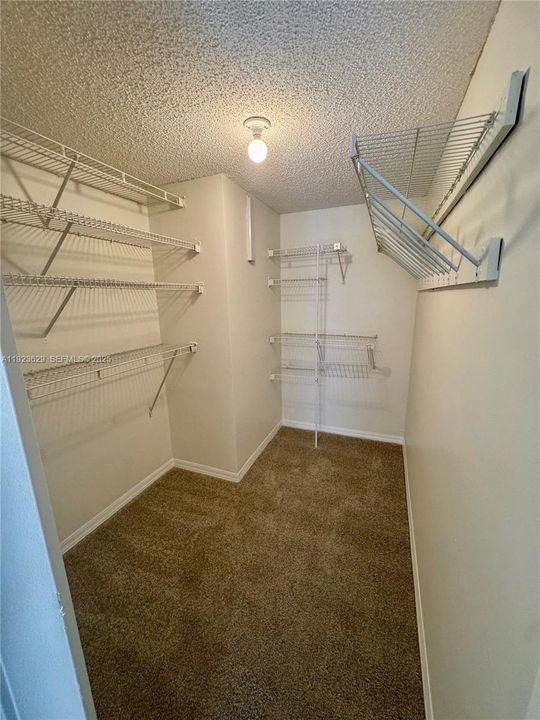 For Sale: $245,000 (3 beds, 2 baths, 1084 Square Feet)