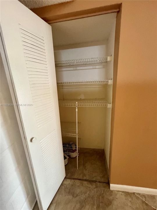 For Sale: $245,000 (3 beds, 2 baths, 1084 Square Feet)