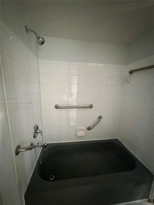 For Sale: $245,000 (3 beds, 2 baths, 1084 Square Feet)