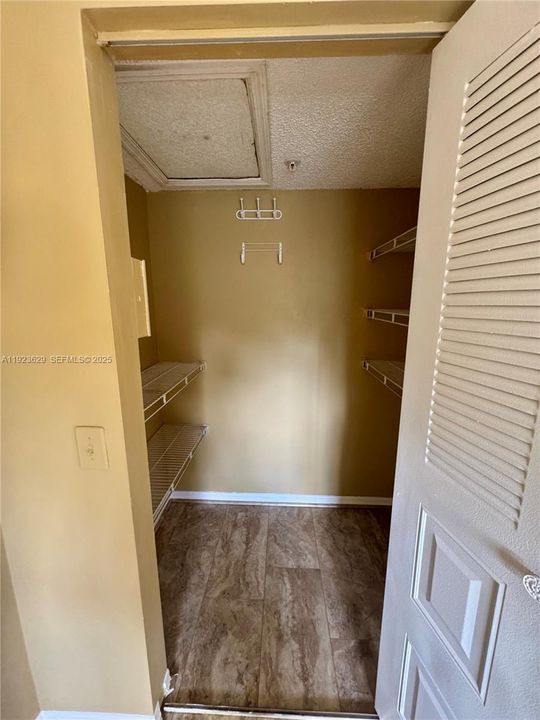 For Sale: $245,000 (3 beds, 2 baths, 1084 Square Feet)