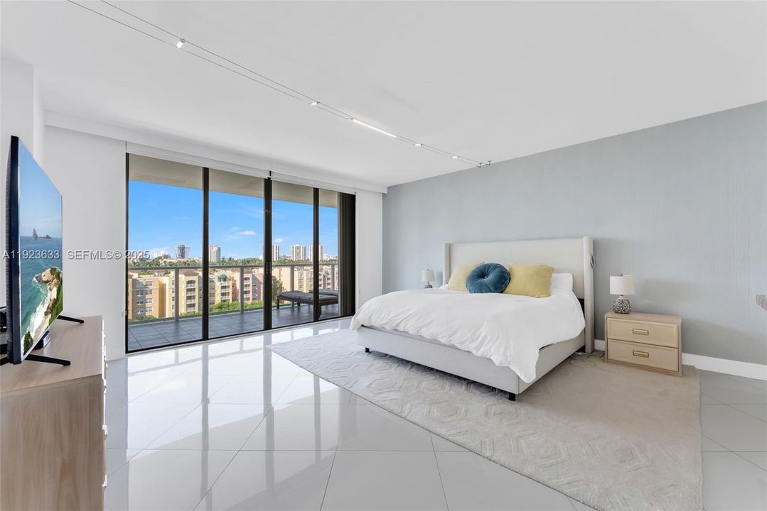 En Venta: $1,250,000 (4 camas, 3 baños, 2360 Pies cuadrados)