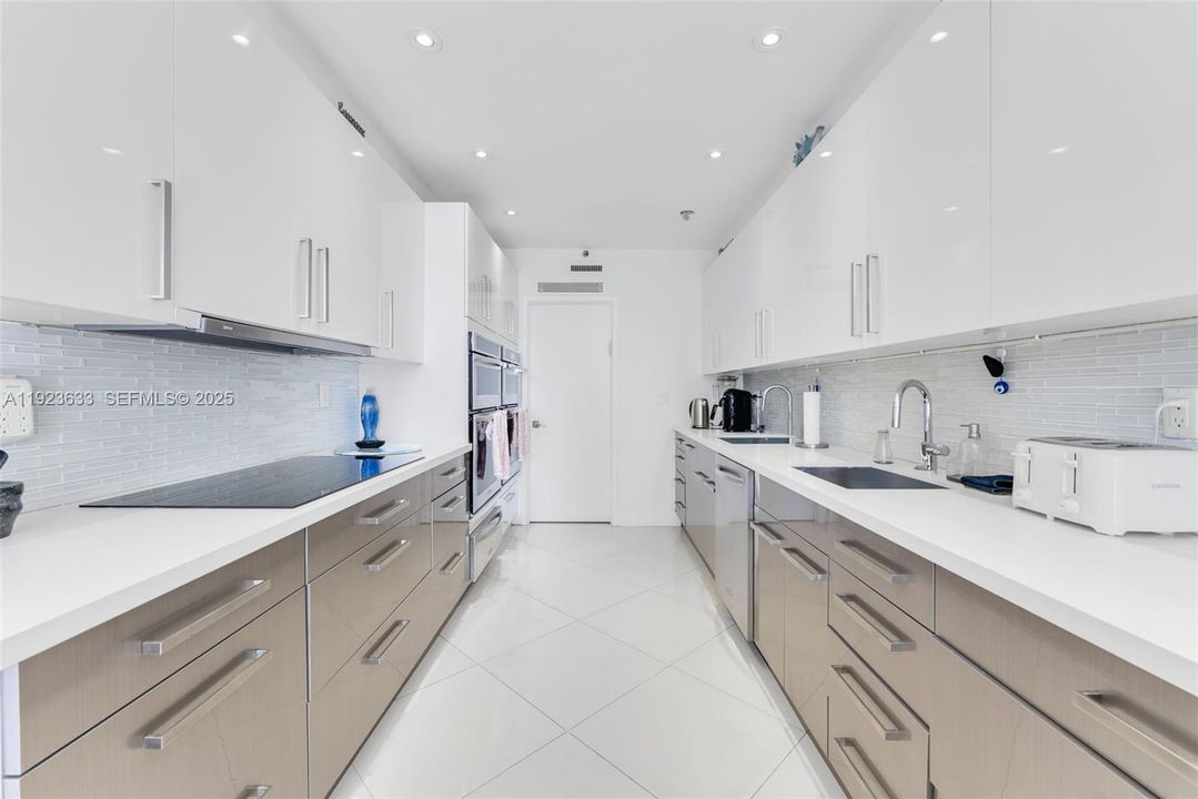 En Venta: $1,250,000 (4 camas, 3 baños, 2360 Pies cuadrados)