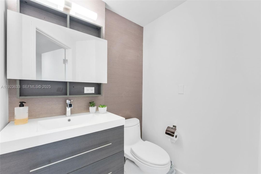 En Venta: $1,250,000 (4 camas, 3 baños, 2360 Pies cuadrados)