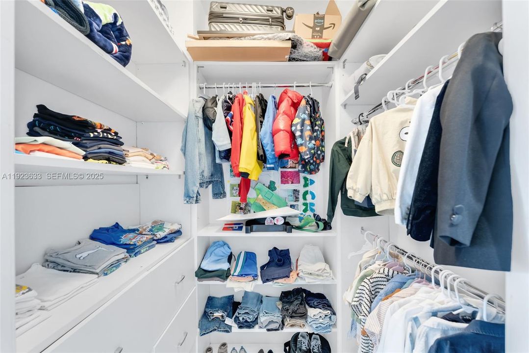 En Venta: $1,250,000 (4 camas, 3 baños, 2360 Pies cuadrados)