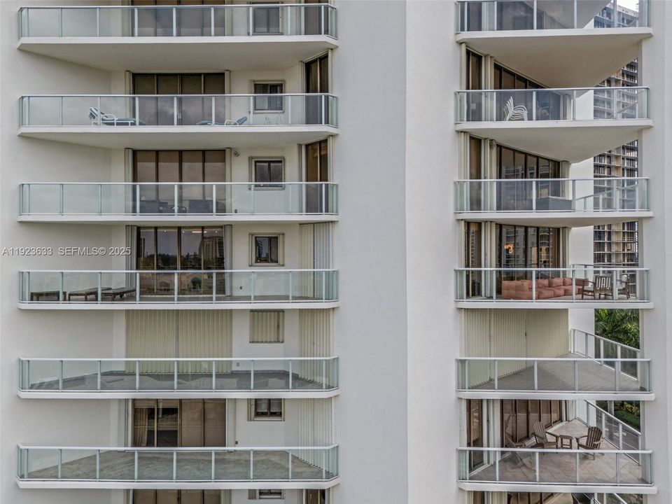 En Venta: $1,250,000 (4 camas, 3 baños, 2360 Pies cuadrados)