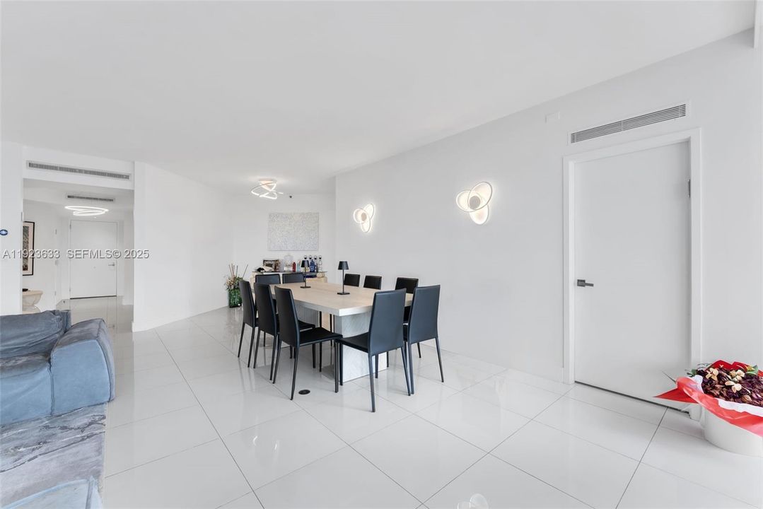 En Venta: $1,250,000 (4 camas, 3 baños, 2360 Pies cuadrados)