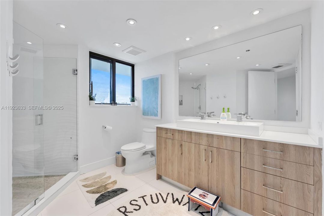 En Venta: $1,250,000 (4 camas, 3 baños, 2360 Pies cuadrados)