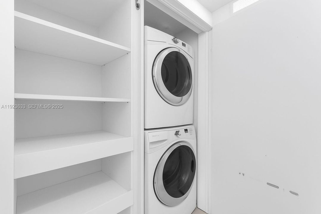 En Venta: $1,250,000 (4 camas, 3 baños, 2360 Pies cuadrados)