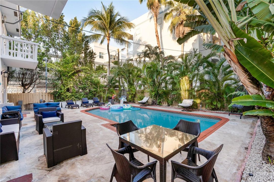 出租: $4,650 (2 贝兹, 2 浴室, 1560 平方英尺)