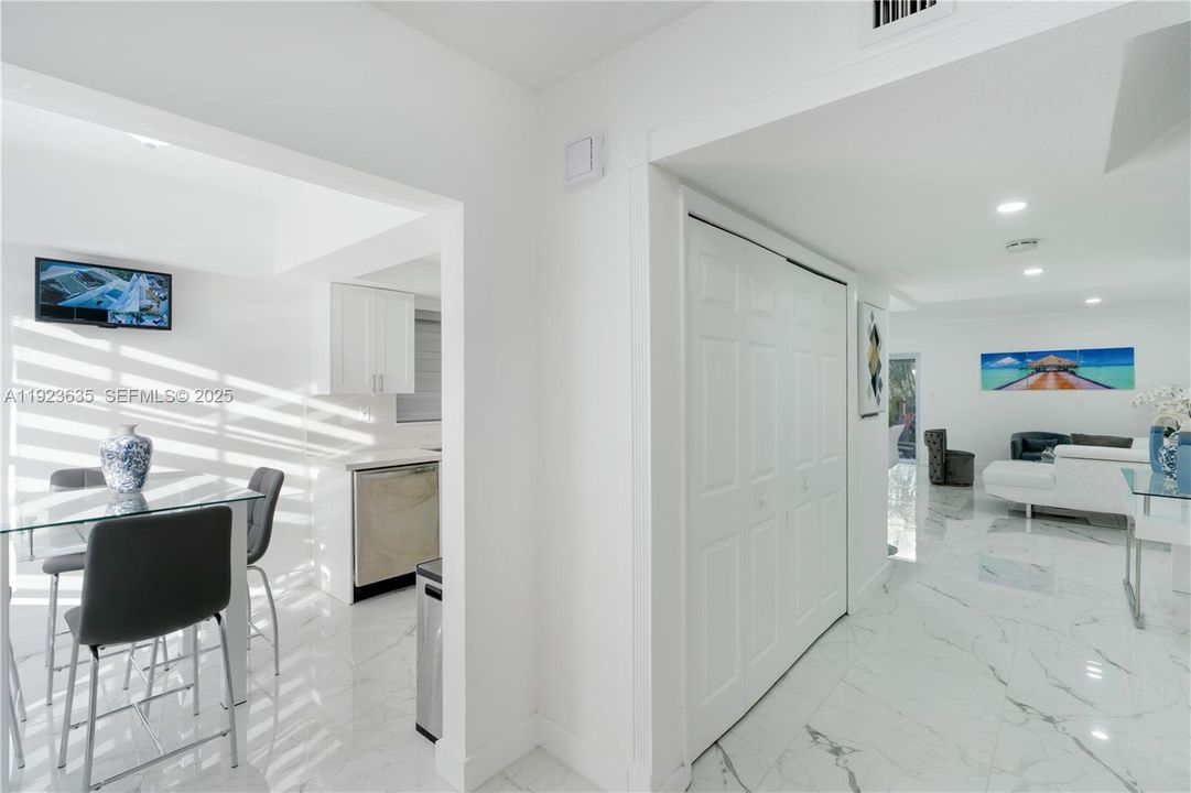 出租: $4,650 (2 贝兹, 2 浴室, 1560 平方英尺)