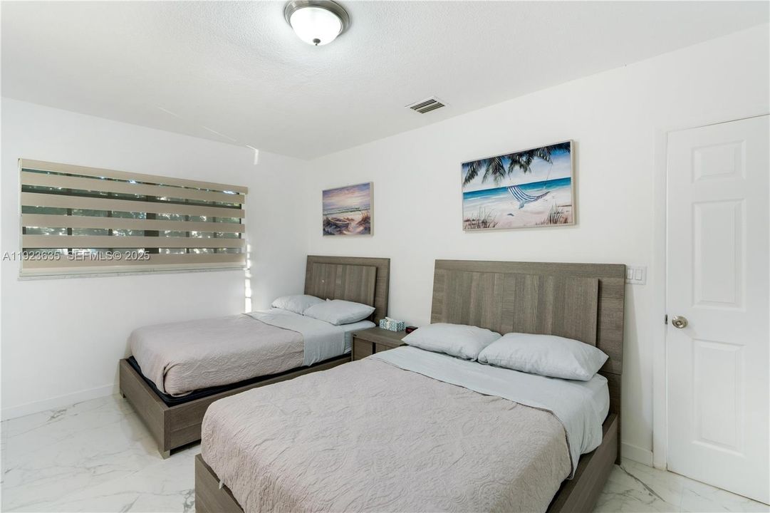 出租: $4,650 (2 贝兹, 2 浴室, 1560 平方英尺)