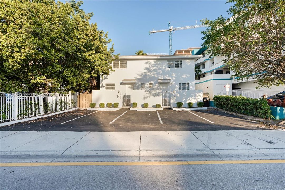 出租: $4,650 (2 贝兹, 2 浴室, 1560 平方英尺)