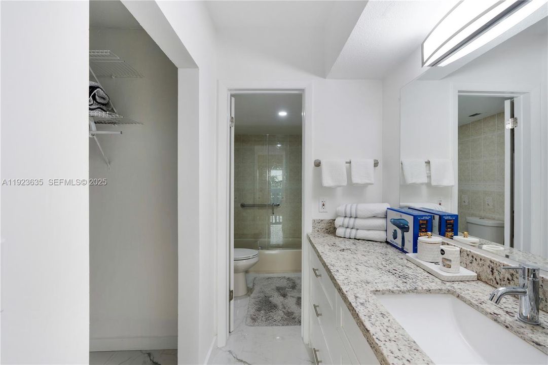 出租: $4,650 (2 贝兹, 2 浴室, 1560 平方英尺)