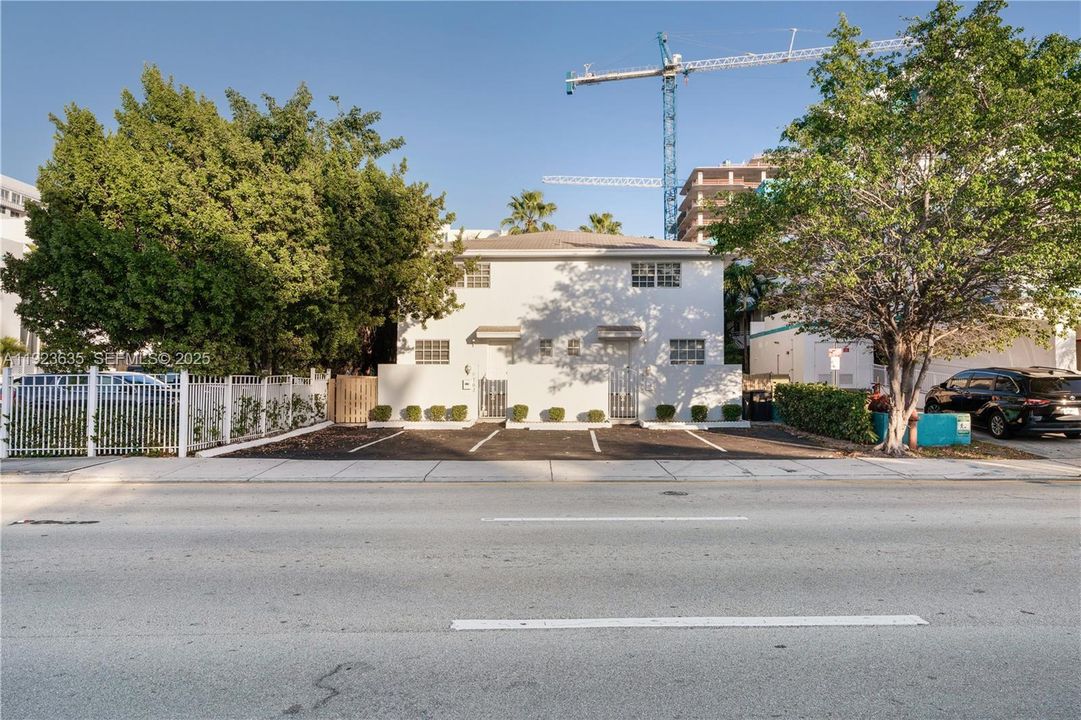 出租: $4,650 (2 贝兹, 2 浴室, 1560 平方英尺)