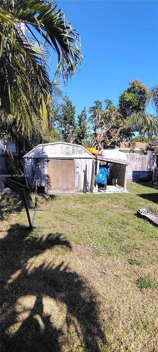 Active With Contract: $289,000 (2 beds, 1 baths, 1010 Square Feet)