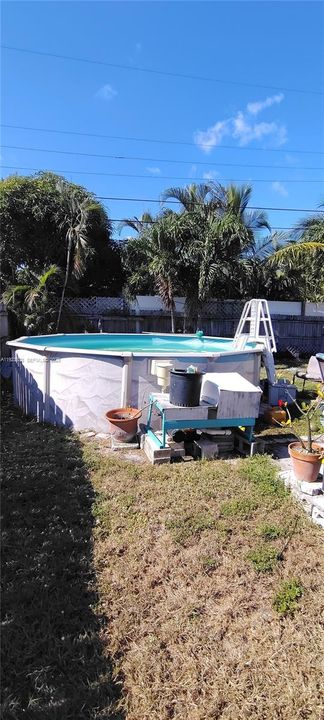 Active With Contract: $289,000 (2 beds, 1 baths, 1010 Square Feet)