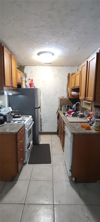 Active With Contract: $289,000 (2 beds, 1 baths, 1010 Square Feet)