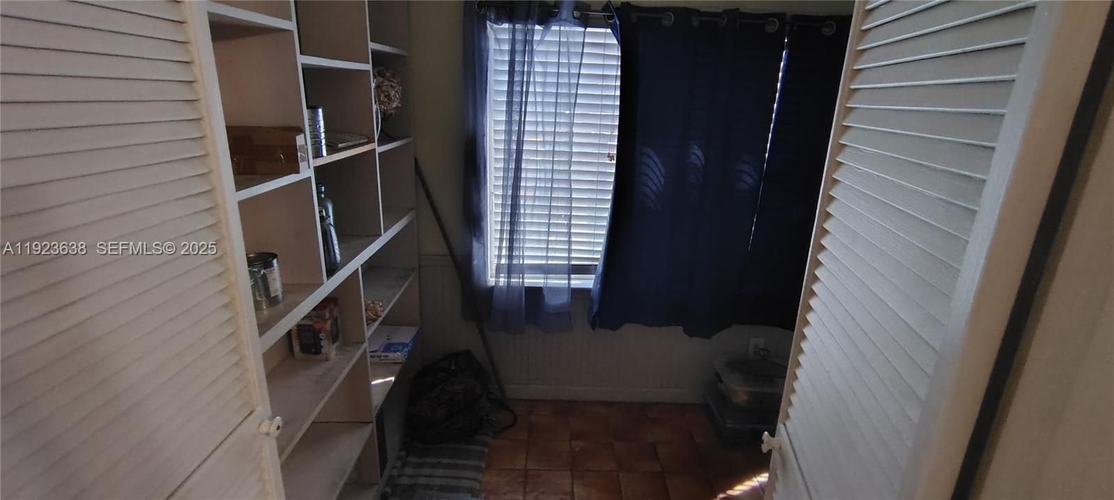 Active With Contract: $289,000 (2 beds, 1 baths, 1010 Square Feet)