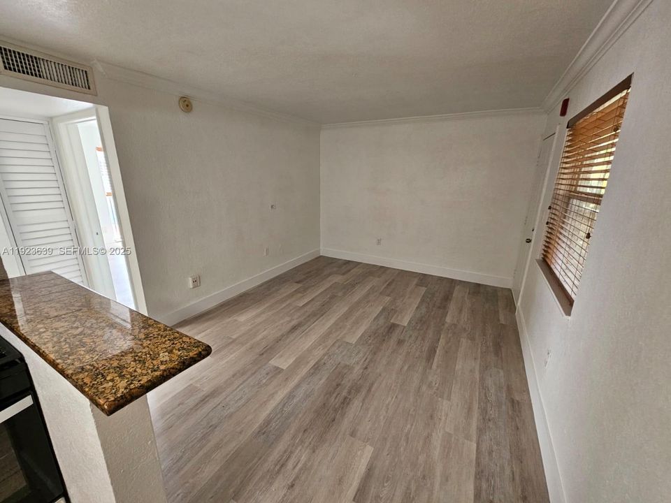 For Rent: $2,100 (2 beds, 1 baths, 631 Square Feet)