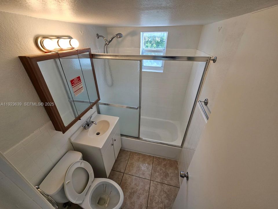 For Rent: $2,100 (2 beds, 1 baths, 631 Square Feet)