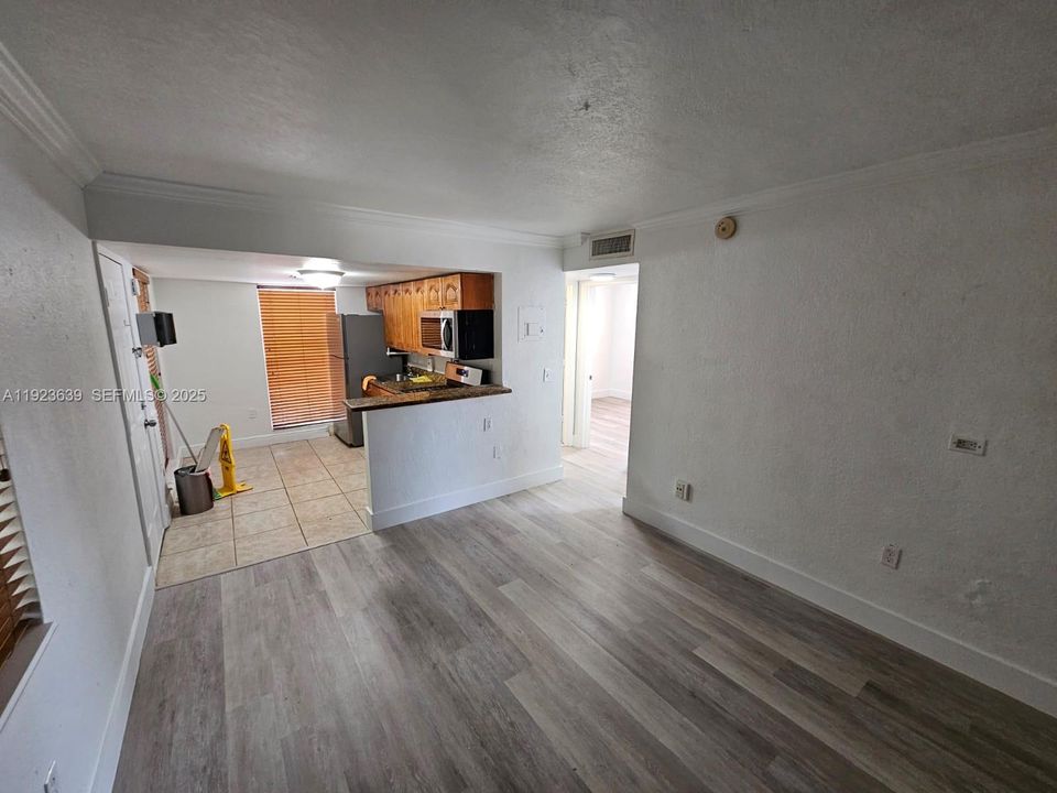 For Rent: $2,100 (2 beds, 1 baths, 631 Square Feet)
