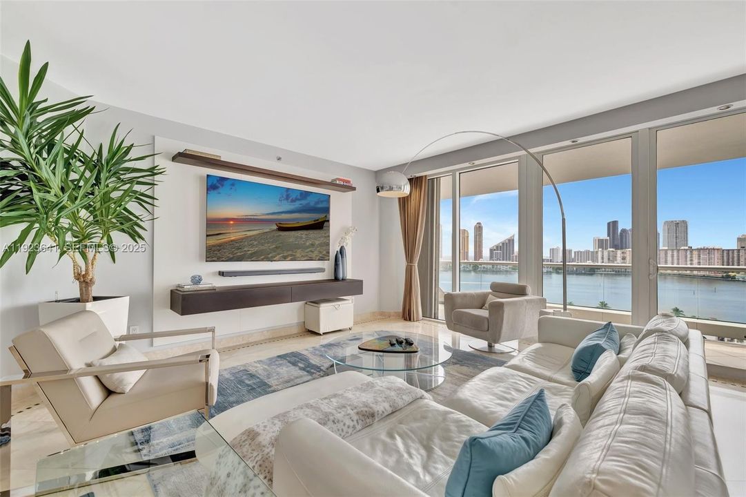 待售: $1,399,000 (2 贝兹, 2 浴室, 2070 平方英尺)