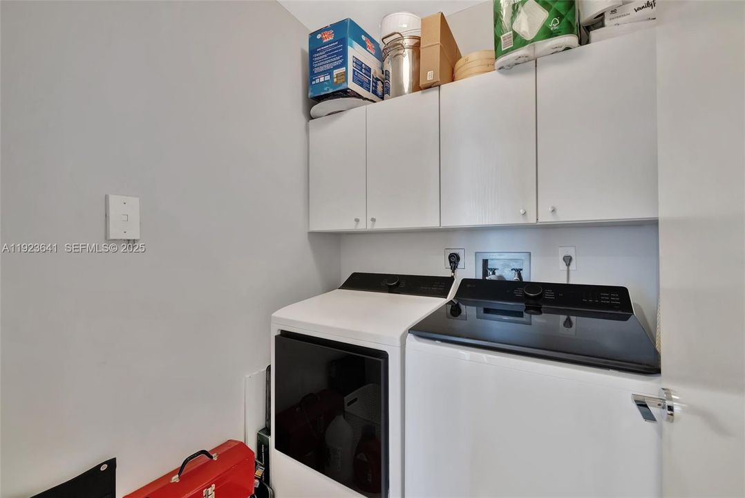 待售: $1,399,000 (2 贝兹, 2 浴室, 2070 平方英尺)