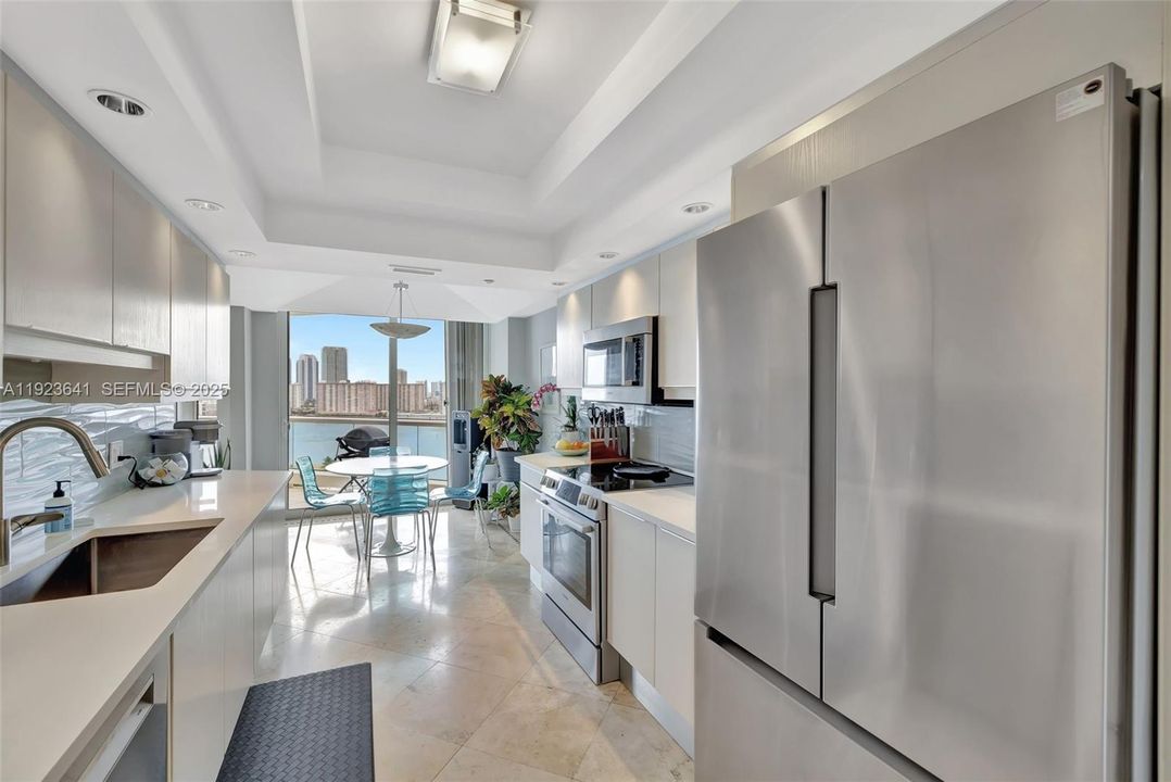 待售: $1,399,000 (2 贝兹, 2 浴室, 2070 平方英尺)