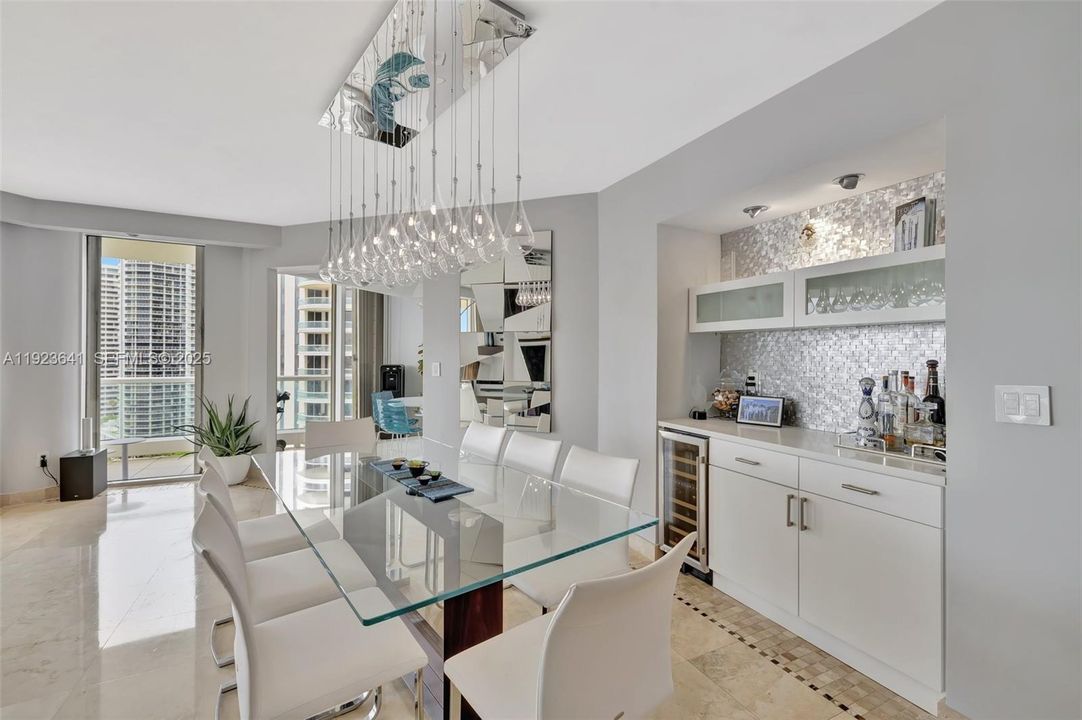 待售: $1,399,000 (2 贝兹, 2 浴室, 2070 平方英尺)