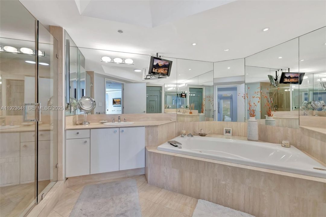 待售: $1,399,000 (2 贝兹, 2 浴室, 2070 平方英尺)