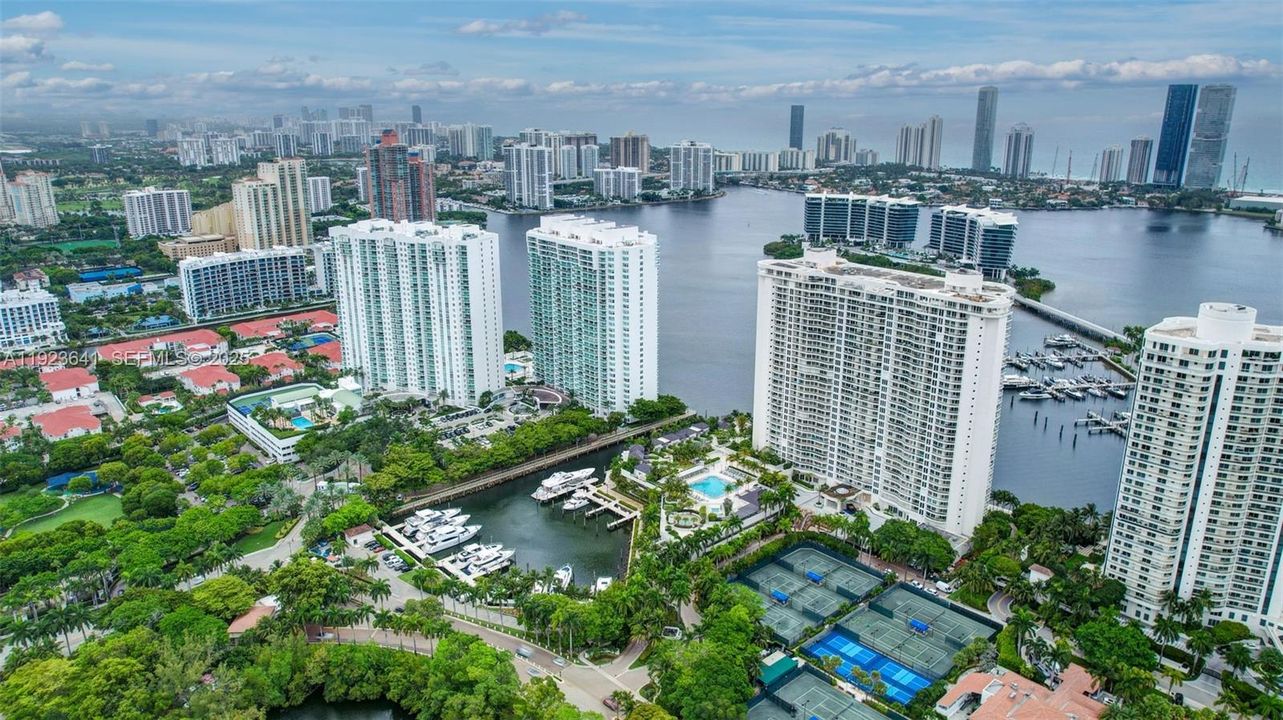 待售: $1,399,000 (2 贝兹, 2 浴室, 2070 平方英尺)