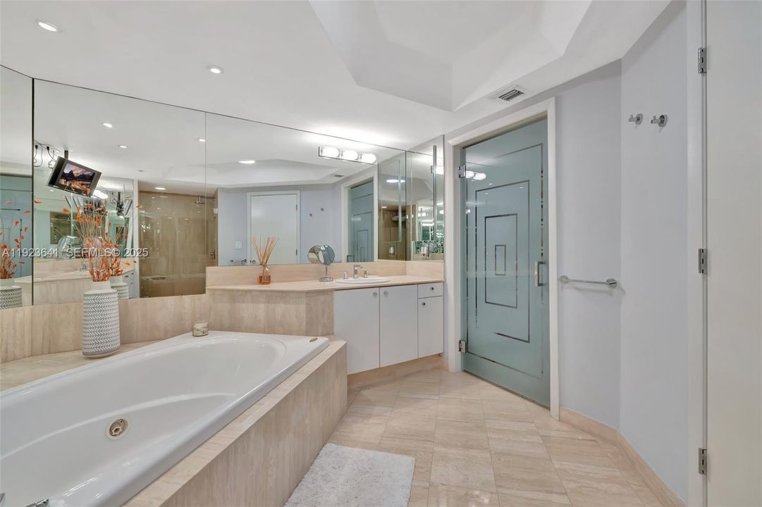 待售: $1,399,000 (2 贝兹, 2 浴室, 2070 平方英尺)