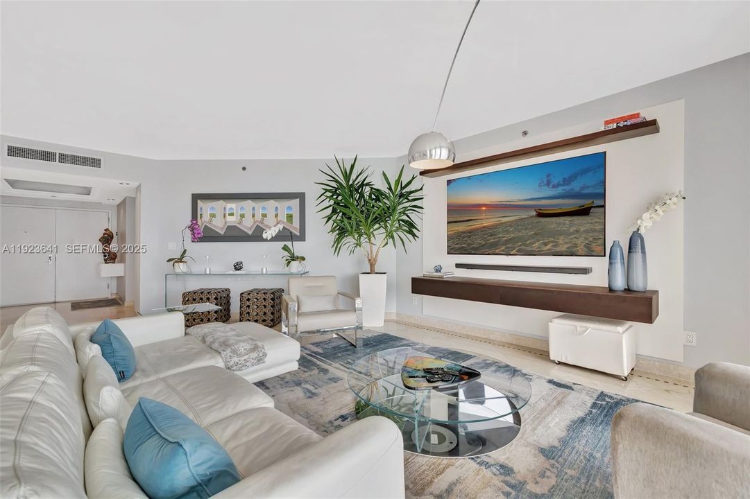 待售: $1,399,000 (2 贝兹, 2 浴室, 2070 平方英尺)