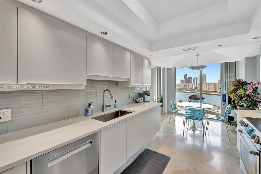 待售: $1,399,000 (2 贝兹, 2 浴室, 2070 平方英尺)