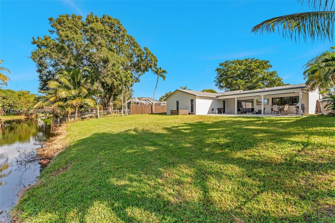 For Sale: $779,000 (3 beds, 2 baths, 1824 Square Feet)