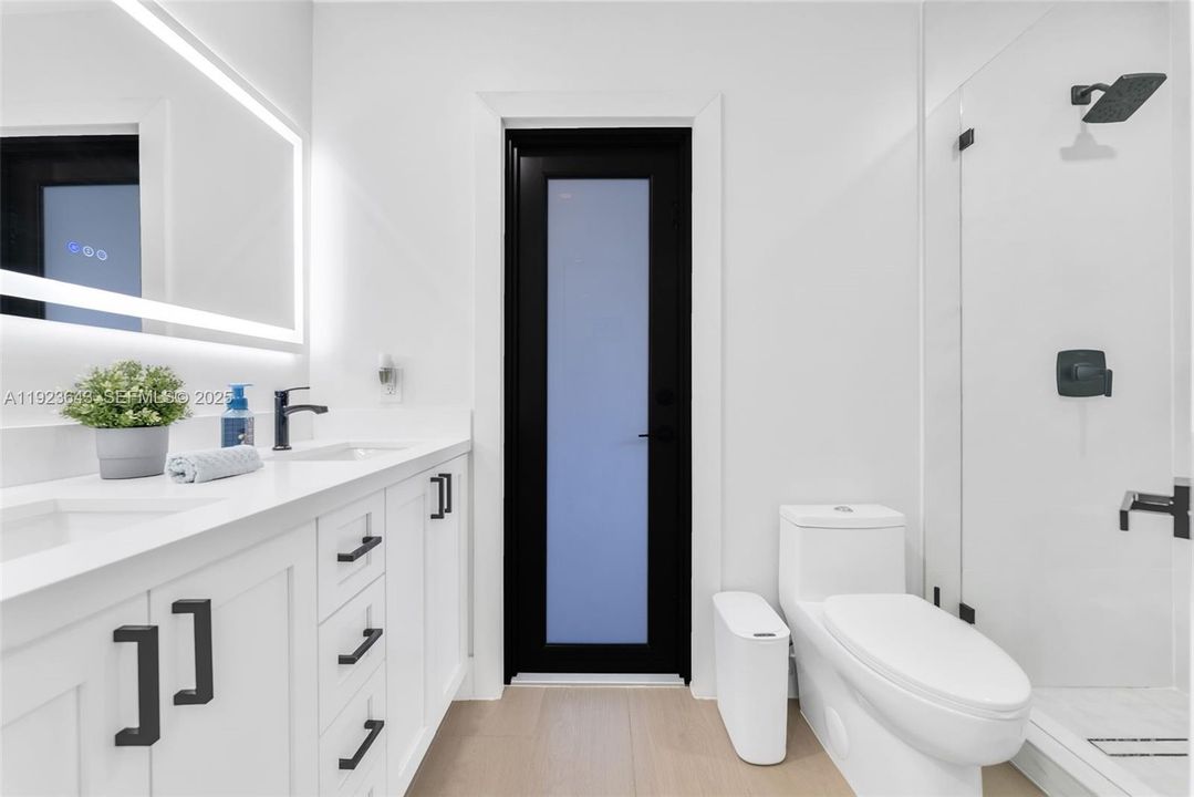 For Sale: $779,000 (3 beds, 2 baths, 1824 Square Feet)