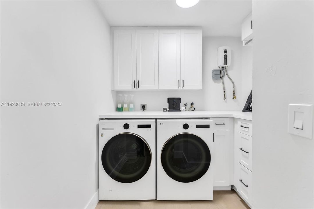 For Sale: $779,000 (3 beds, 2 baths, 1824 Square Feet)