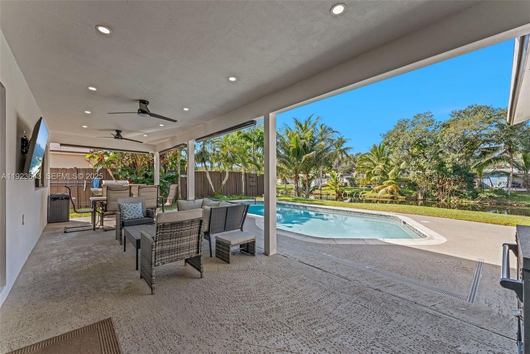 For Sale: $779,000 (3 beds, 2 baths, 1824 Square Feet)