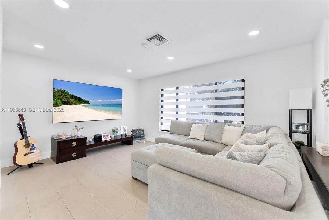 For Sale: $779,000 (3 beds, 2 baths, 1824 Square Feet)