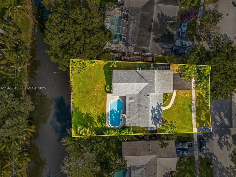 For Sale: $779,000 (3 beds, 2 baths, 1824 Square Feet)