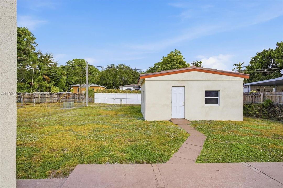 For Sale: $724,900 (3 beds, 2 baths, 942 Square Feet)