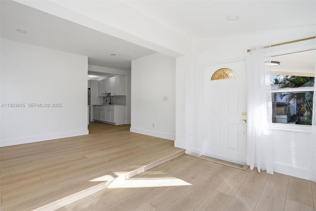 For Sale: $724,900 (3 beds, 2 baths, 942 Square Feet)