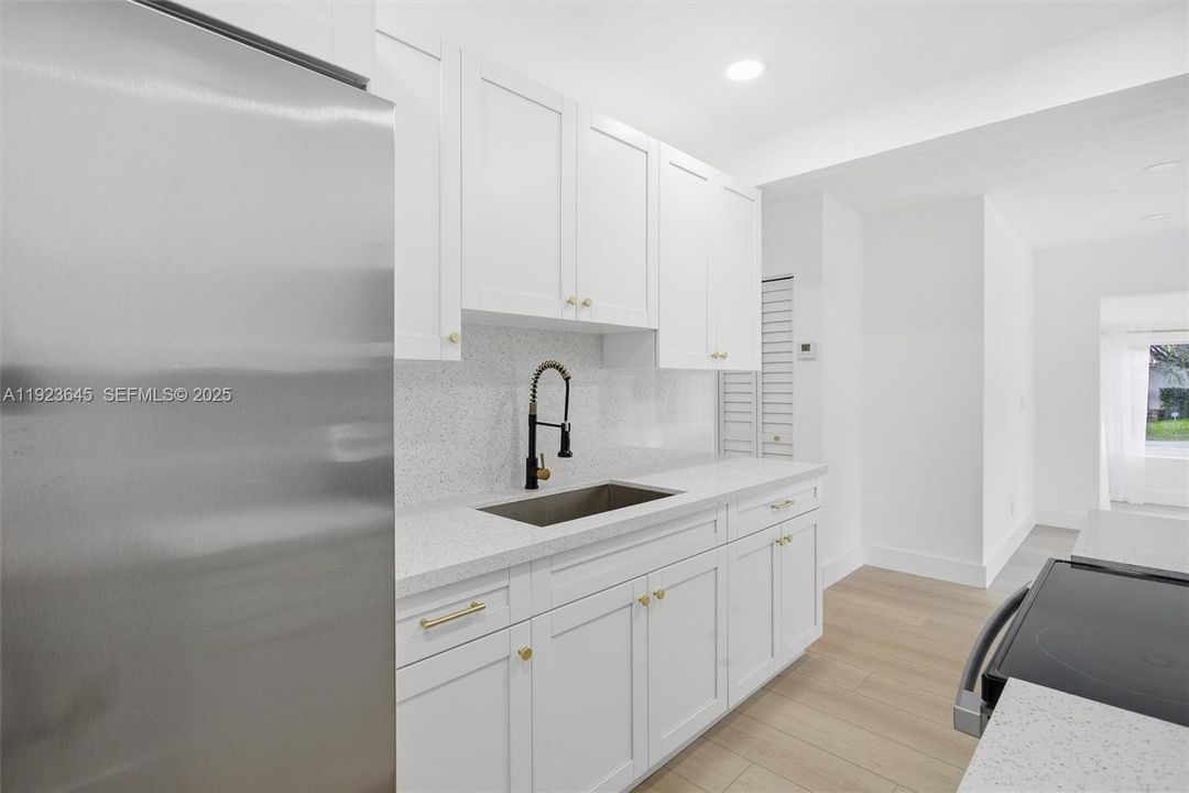 For Sale: $724,900 (3 beds, 2 baths, 942 Square Feet)