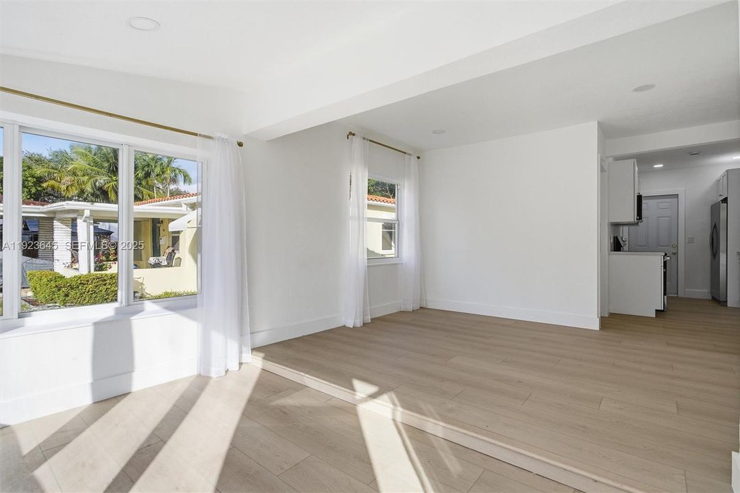 For Sale: $724,900 (3 beds, 2 baths, 942 Square Feet)