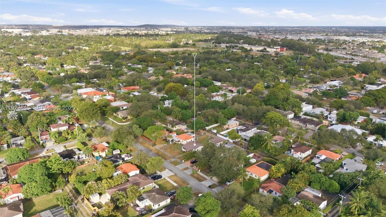 For Sale: $724,900 (3 beds, 2 baths, 942 Square Feet)