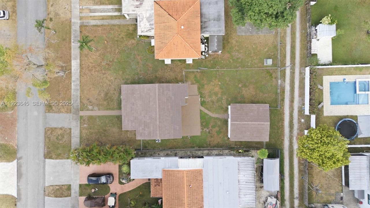 For Sale: $724,900 (3 beds, 2 baths, 942 Square Feet)