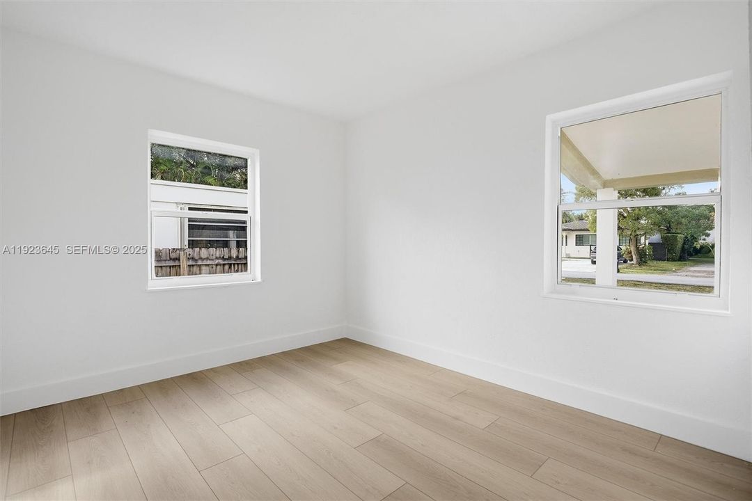 For Sale: $724,900 (3 beds, 2 baths, 942 Square Feet)