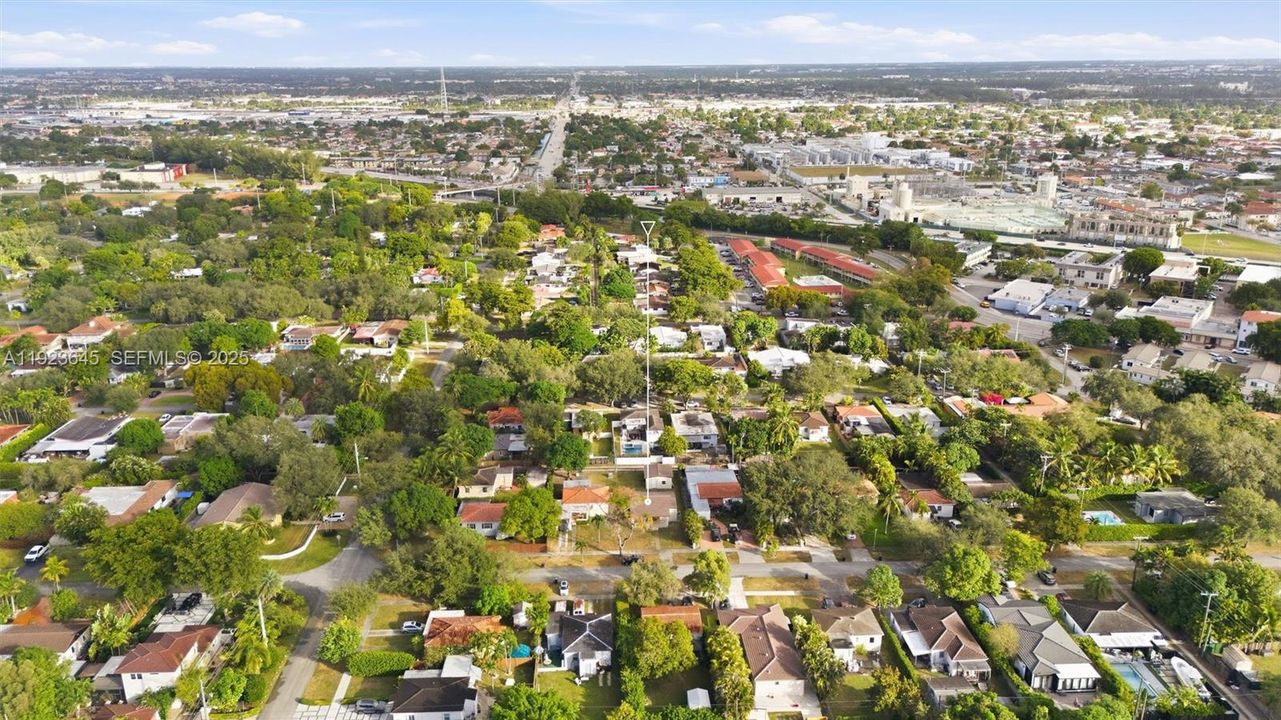 For Sale: $724,900 (3 beds, 2 baths, 942 Square Feet)